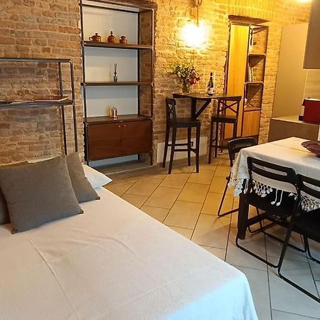 Piazza Statuto-Appartamento Tra Le Mura A-C E Wi-Fi อัสตี ภายนอก รูปภาพ