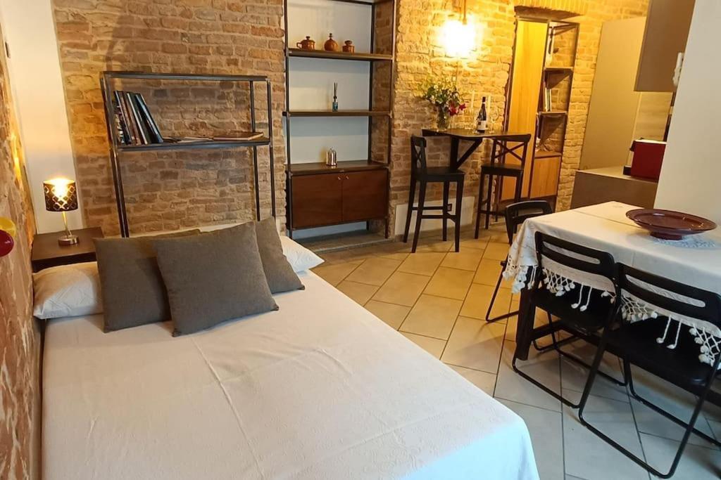 Piazza Statuto-Appartamento Tra Le Mura A-C E Wi-Fi อัสตี ภายนอก รูปภาพ